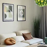 Modern High Floor With Park View
