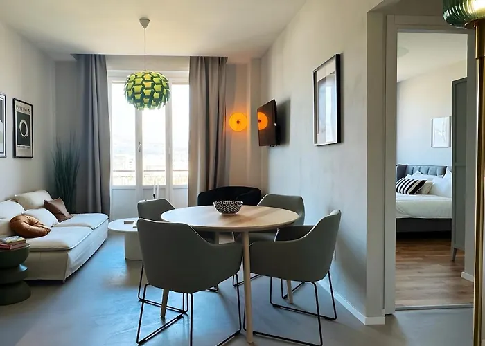 Modern High Floor With Park View