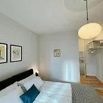Modern High Floor With Park View